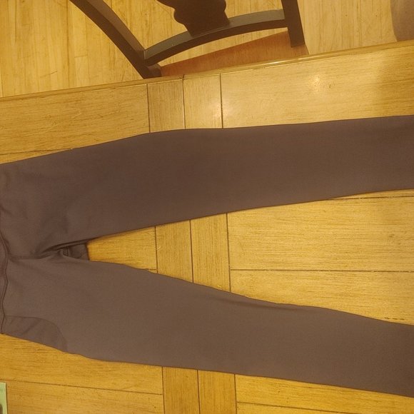 New yoga pants - Picture 7 of 7